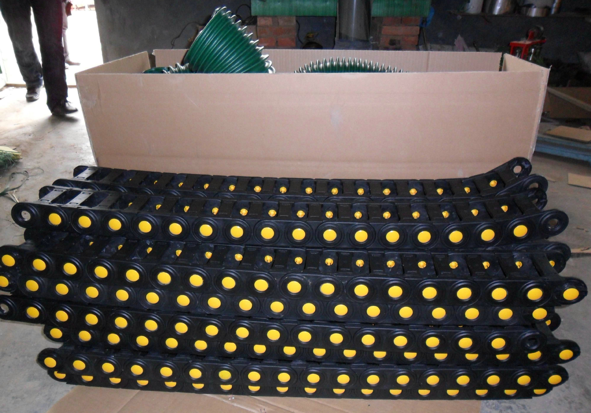 专业生产机床穿线拖链   承重型工程塑料拖链   坦克链厂家