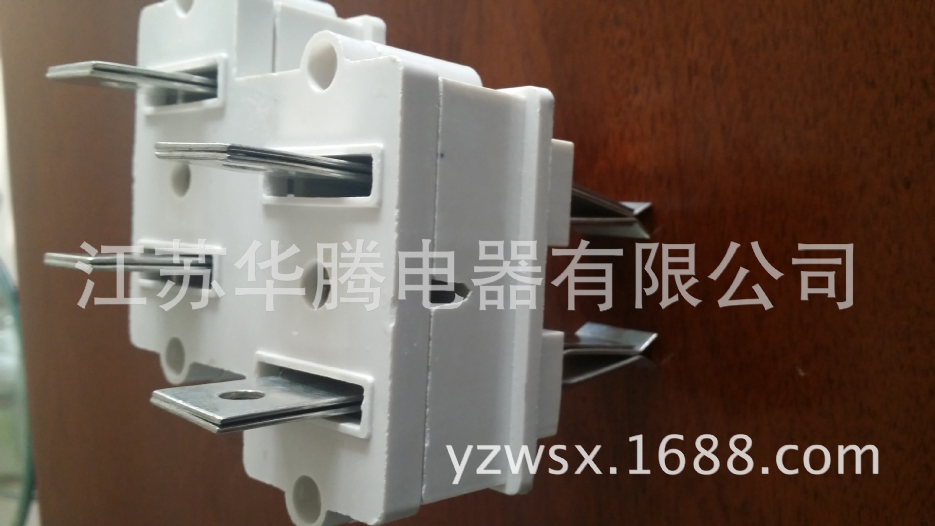 母线槽插接件三相四线制