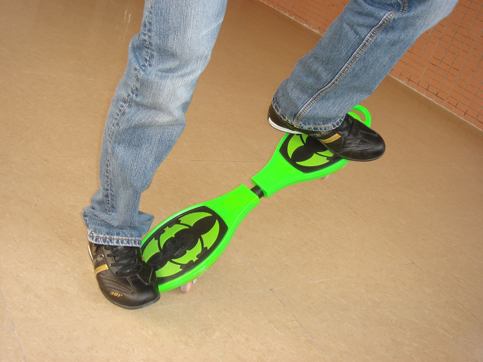 新款活力板滑板二轮漂移板abs料运动滑板车火箭板ph808-5批发图片_7