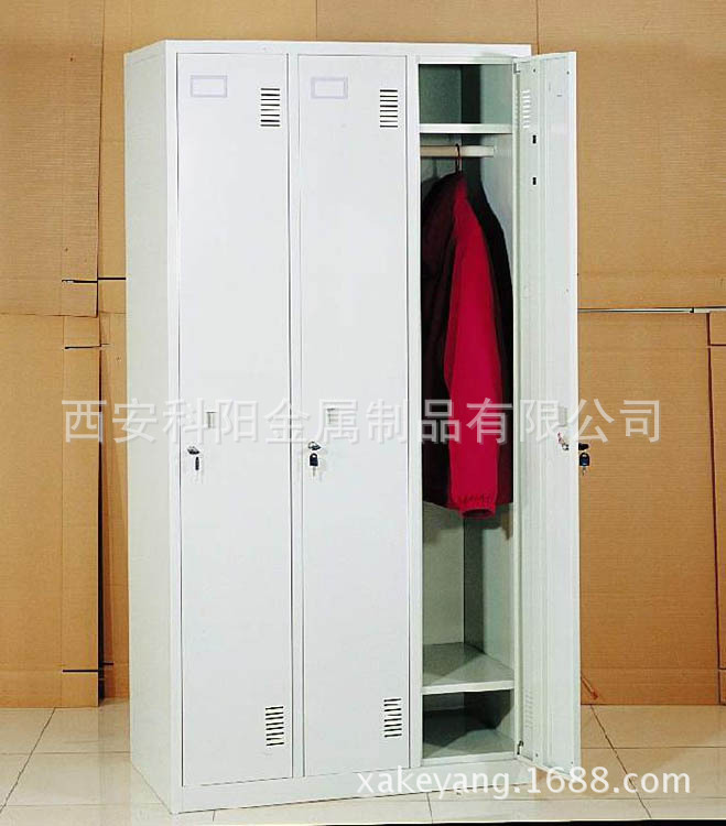 三门更衣柜1