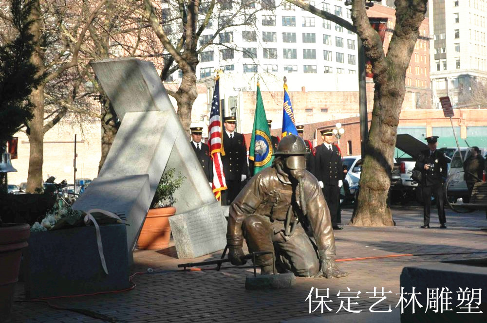 批发采购金属工艺品-消防队员演习雕塑 城市小