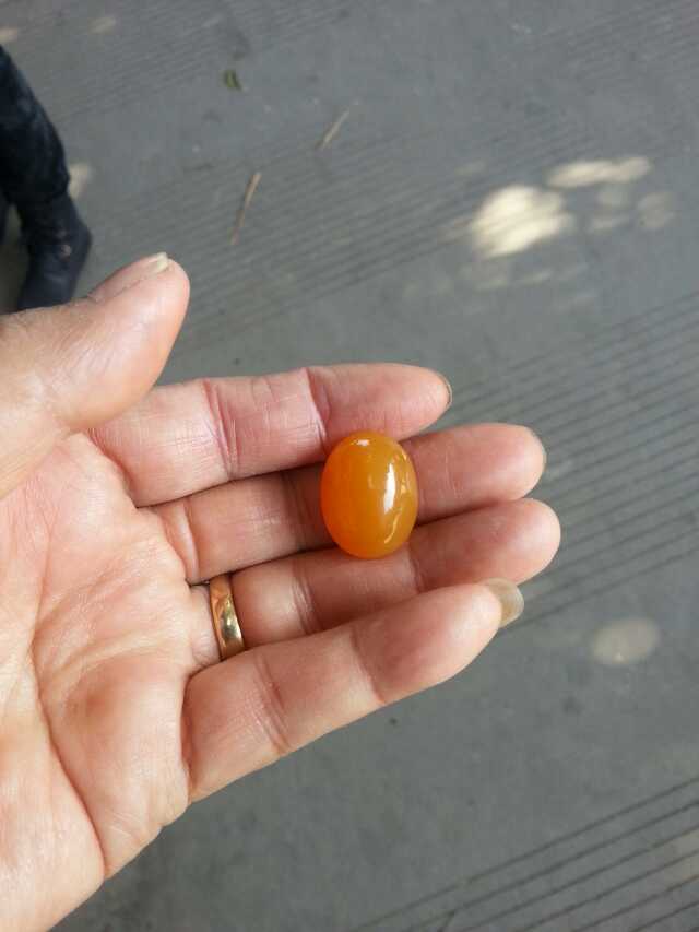 缅甸种老水色好正老种鸡油黄隐晶玉质上乘戒面黄龙玉