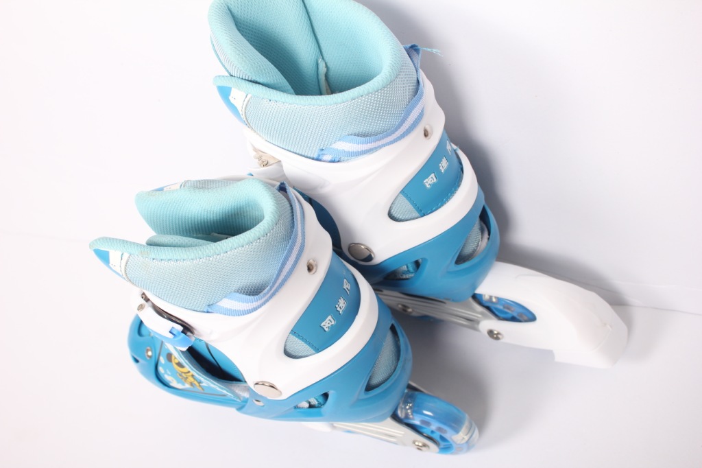 【溜冰鞋 价格最便宜 PVC单闪儿童轮滑鞋冰鞋