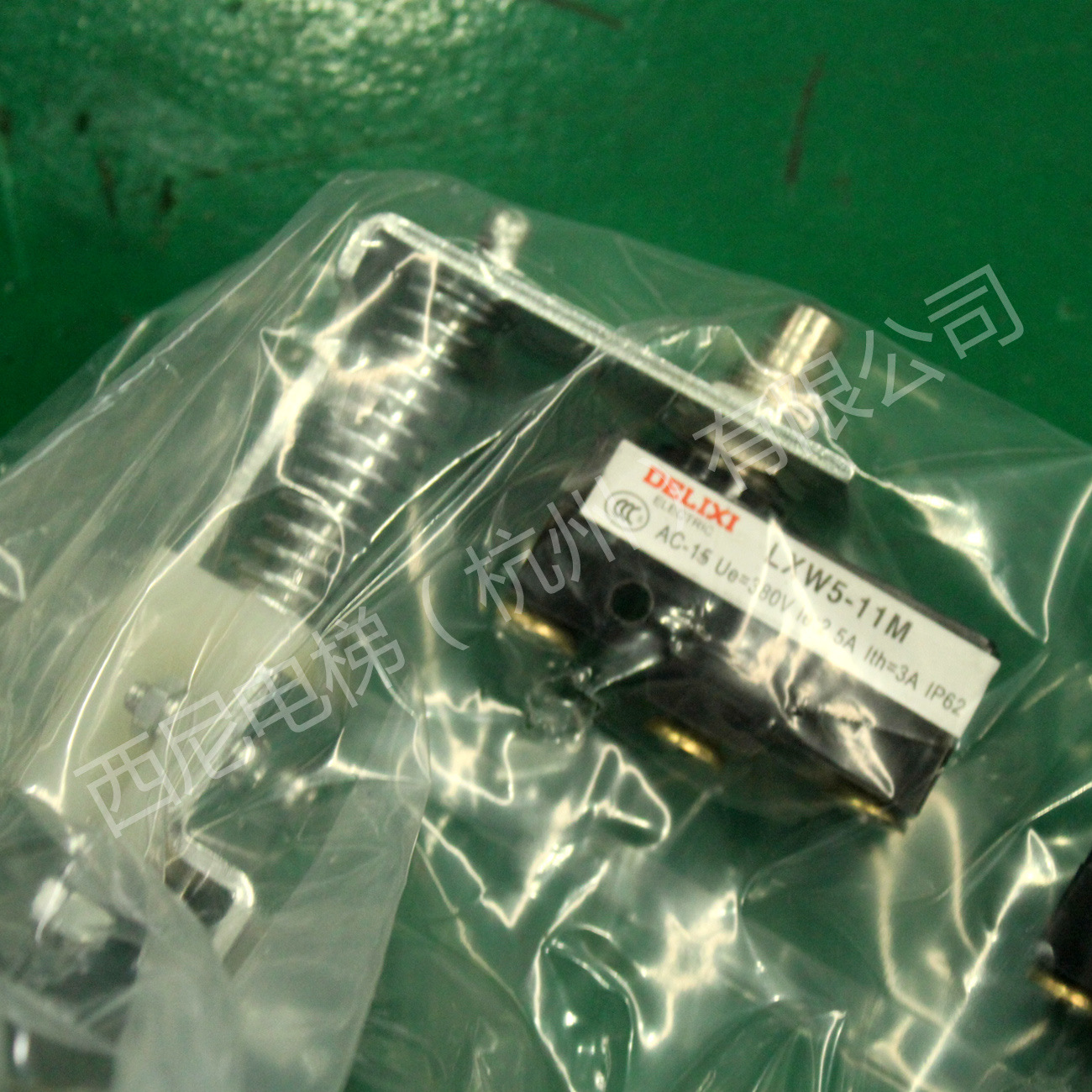 轿底超载开关（开关含支架一套） (2)