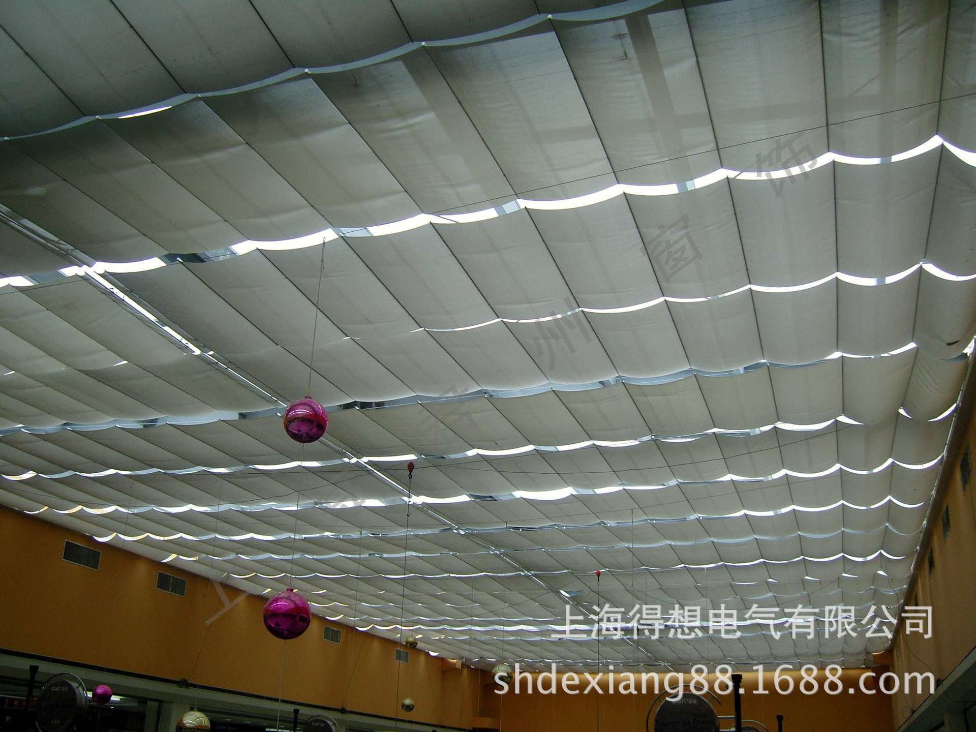 供应天棚帘天顶用窗帘百叶帘郑州定做遮阳天棚帘河南电动天棚帘