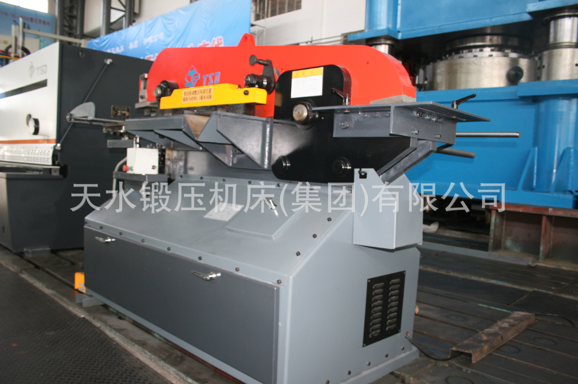 多功能联合冲剪机