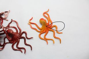 整蛊玩具-v玩具动物动物章鱼橡胶蜜蜂八爪形容橡胶采蜜的词语图片
