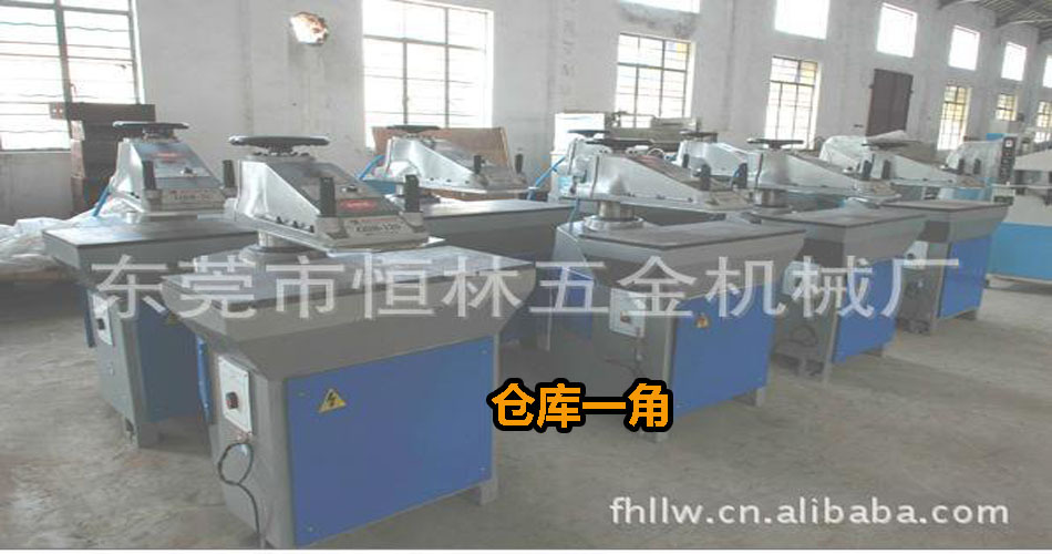 摇臂仓库一角海报