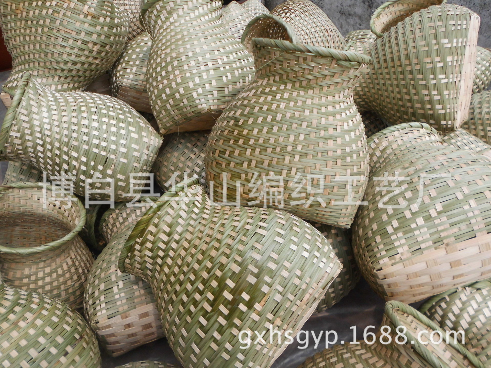 【竹篓厂家短发鱼篓竹编竹背篓装饰道林嘉欣鱼篓图片