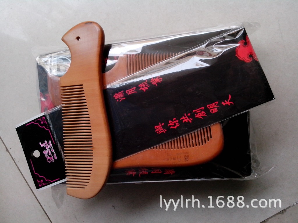 精品桃木梳子 <em>不起静电</em> 不伤<em>头发</em> 美发必备之工