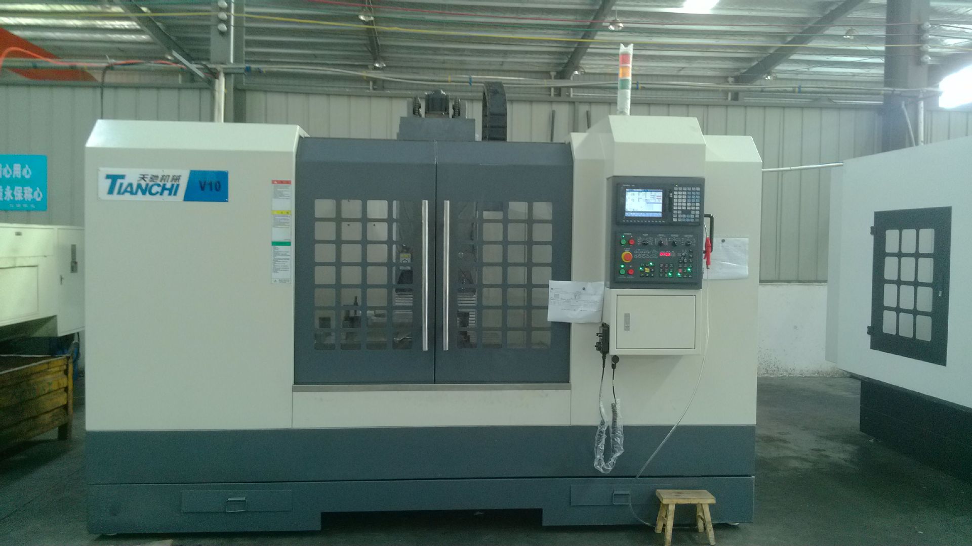 高性能硬轨1060立式数控铣床加工中心机 现货或订制