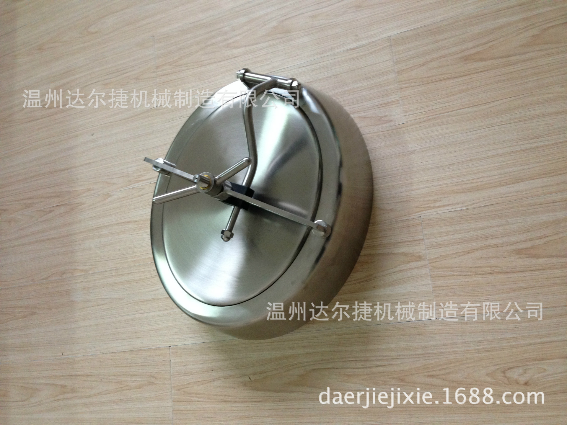 啤酒发罐罐人孔