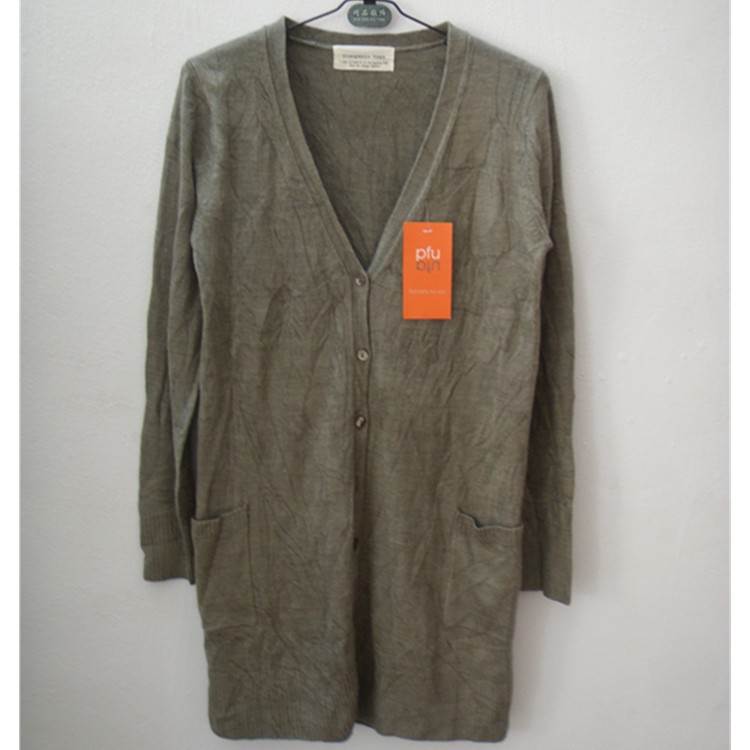 <em>韩版长款</em>开扣<em>毛衣</em> 库存低价女式<em>毛衣</em>针织衫开