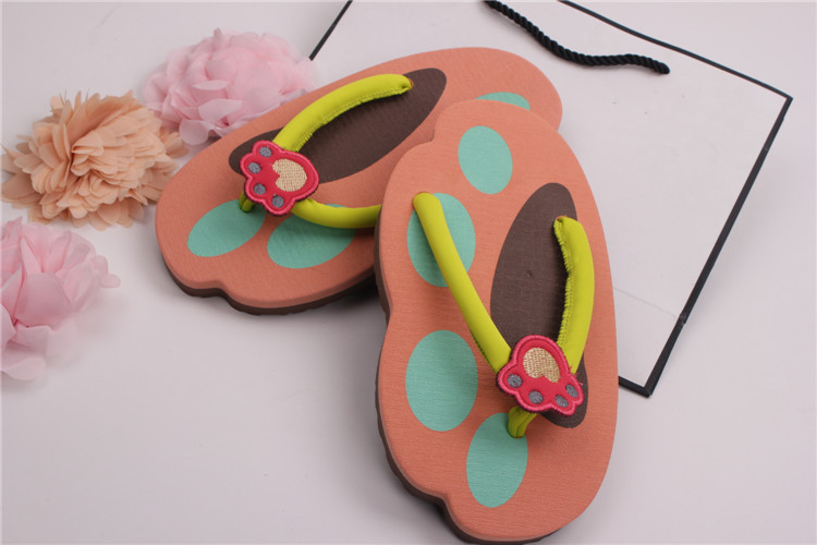 【<em>可爱</em>夏季卡通人字拖 <em>女士</em>平底夹脚拖鞋熊掌