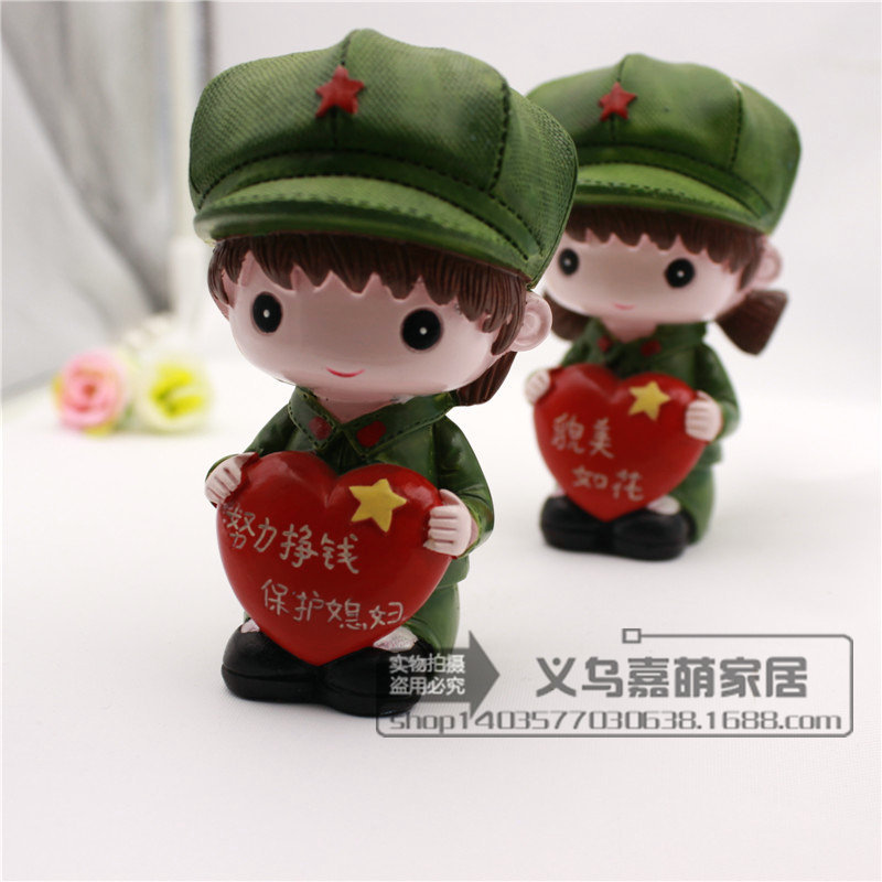 创意树脂工艺创意家居摆件卡通军装抱心娃娃厂家直销批发135