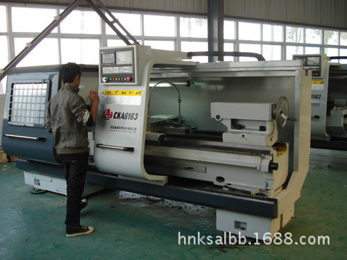 CK6163型数控车床