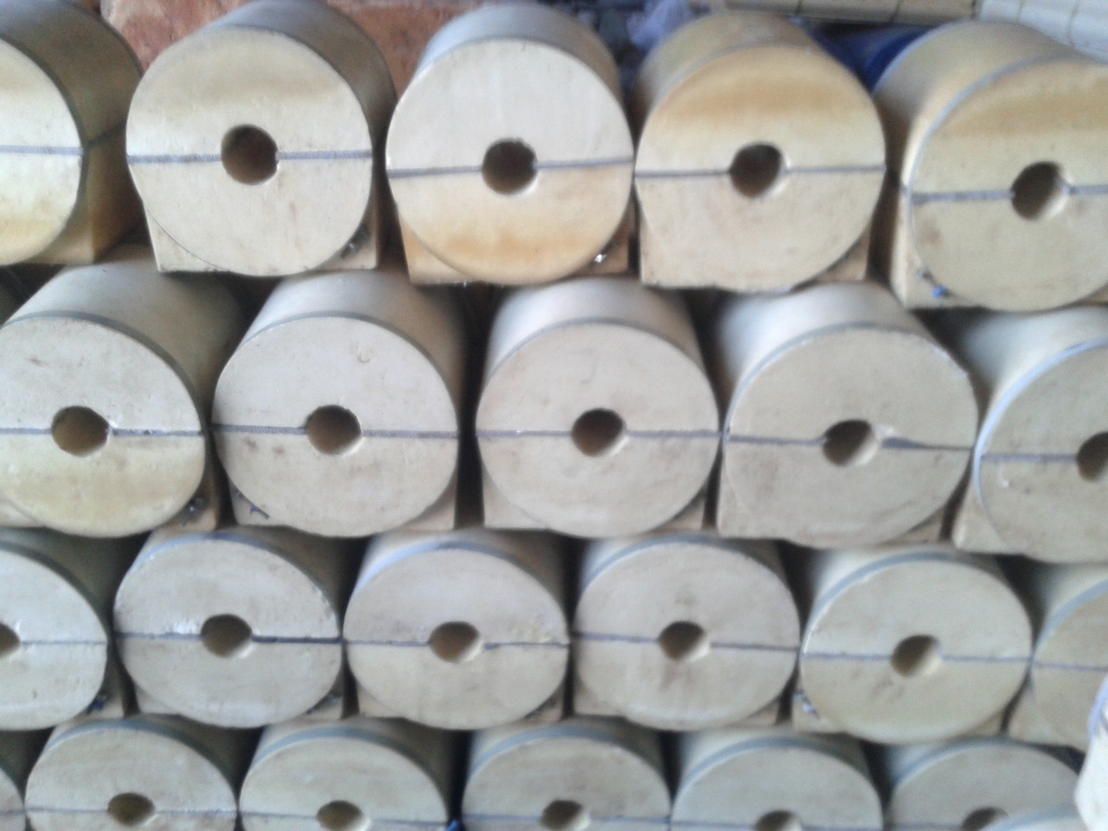 复件 (3) 聚氨酯管托 码好的