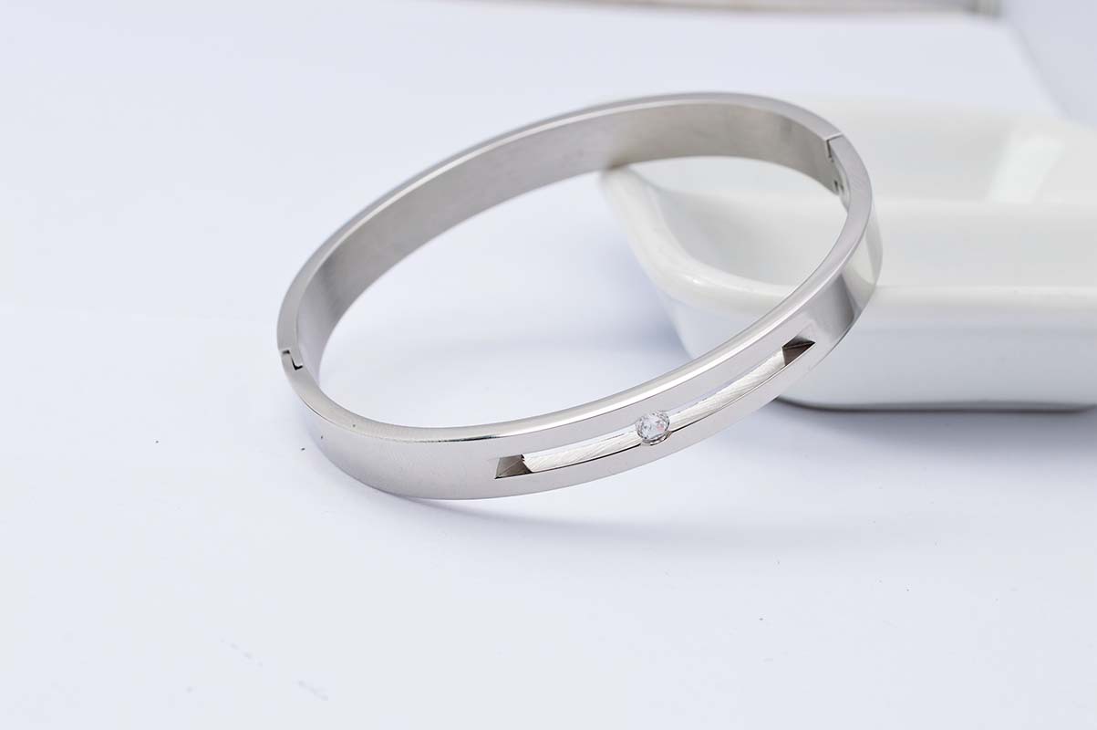 批发采购手饰-韩风女款 时尚小巧简约个性女士