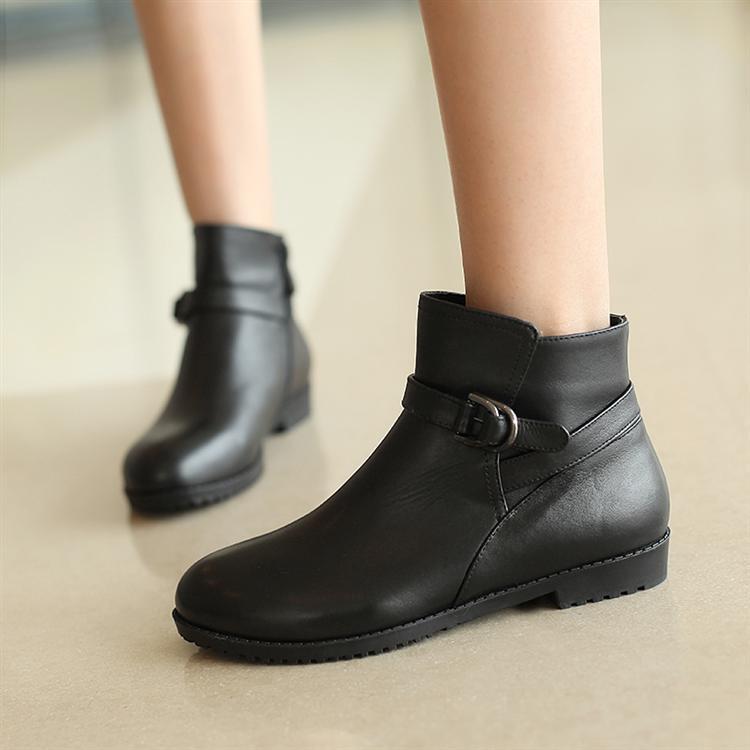 灰色短靴怎么搭配衣服