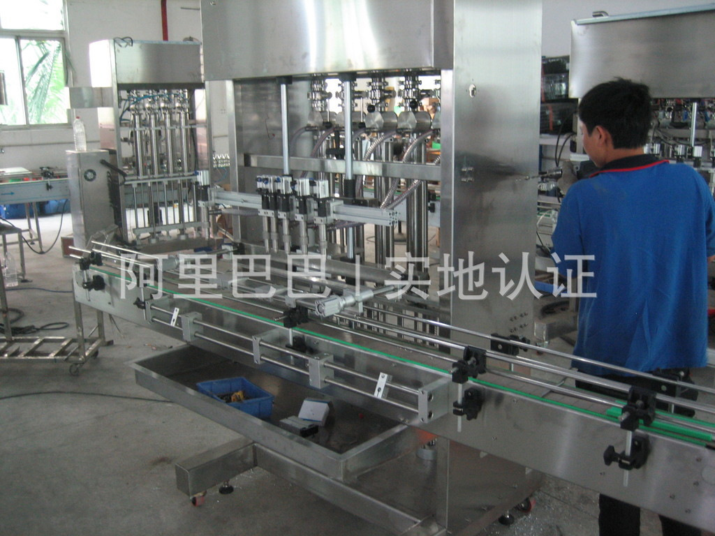 4頭伺服灌裝機(jī)