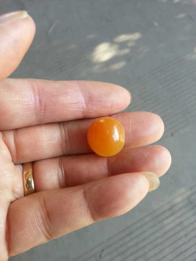 缅甸种老水色好正老种鸡油黄隐晶玉质上乘戒面黄龙玉