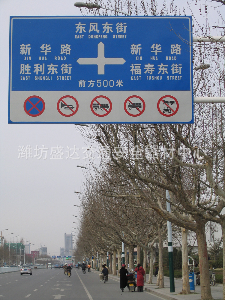 应急灯,标识牌,消防斧等; 标志牌系列:各类道路标志,工厂花园小区标牌