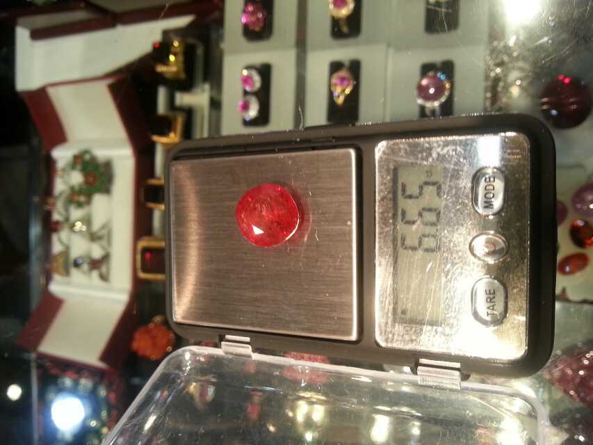 缅甸莫谷很漂亮很干净火彩很好的颗粒不小颜色好尖晶石