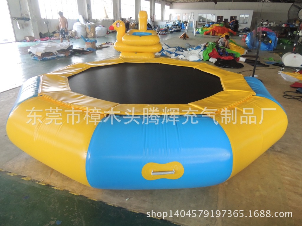 水上蹦蹦� 水上弹床，水上跳�? height=