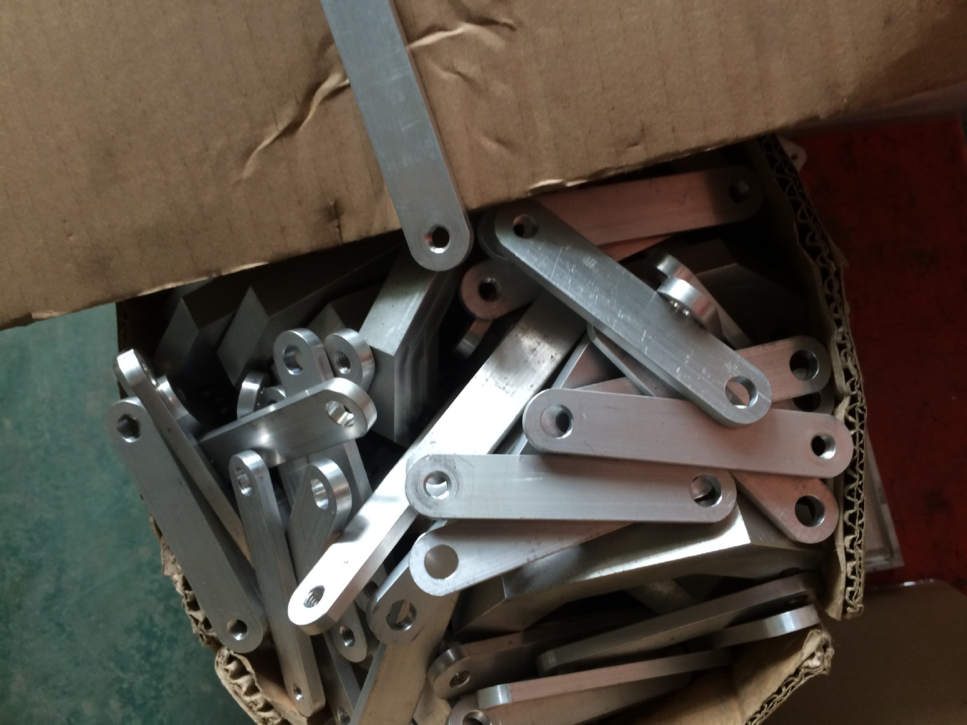 CNC加工中心配件加工、数控车床大小批量加工、线切割加工