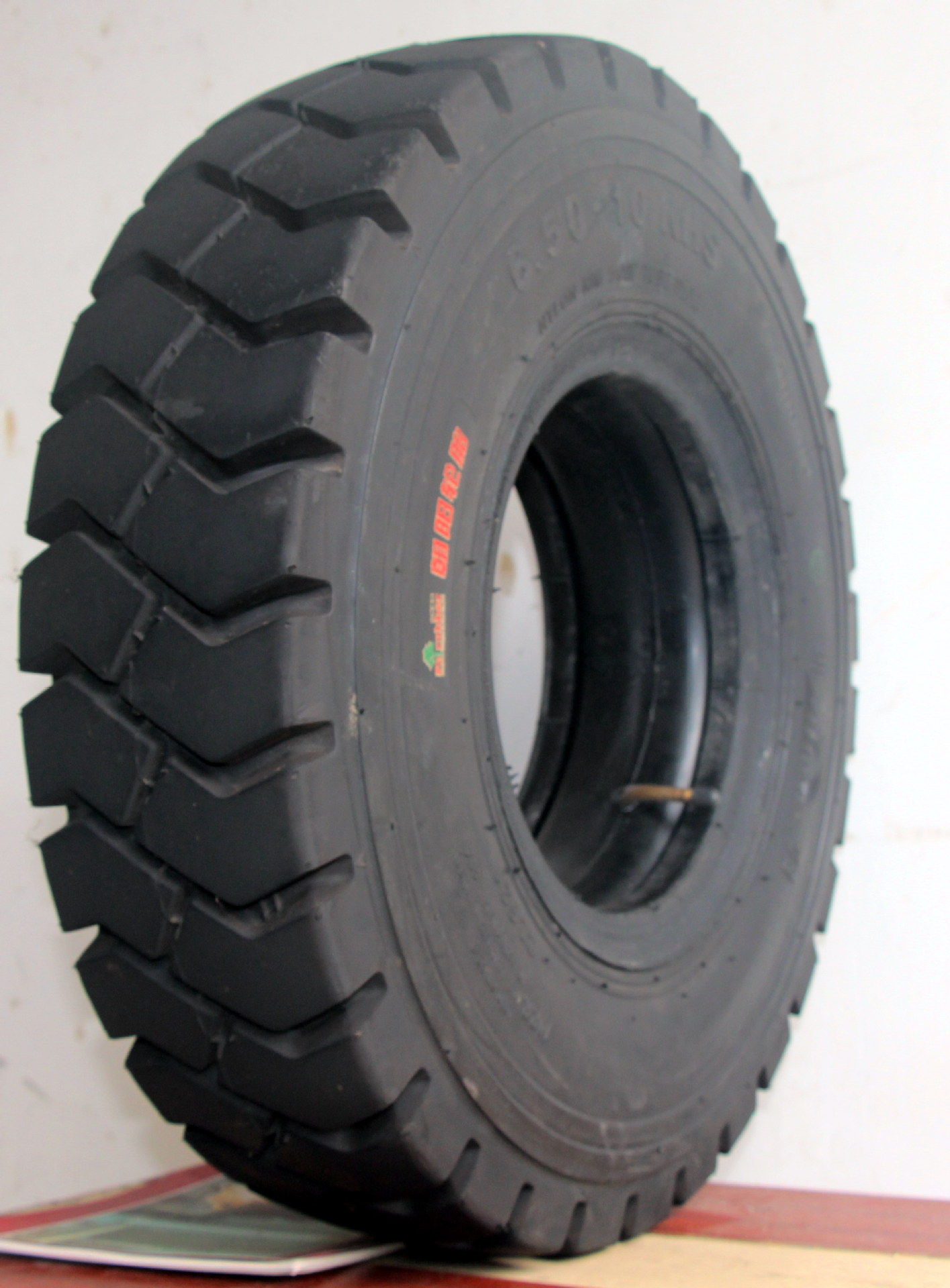 工程机械轮胎-工程车实心轮胎-工程机械轮胎尽