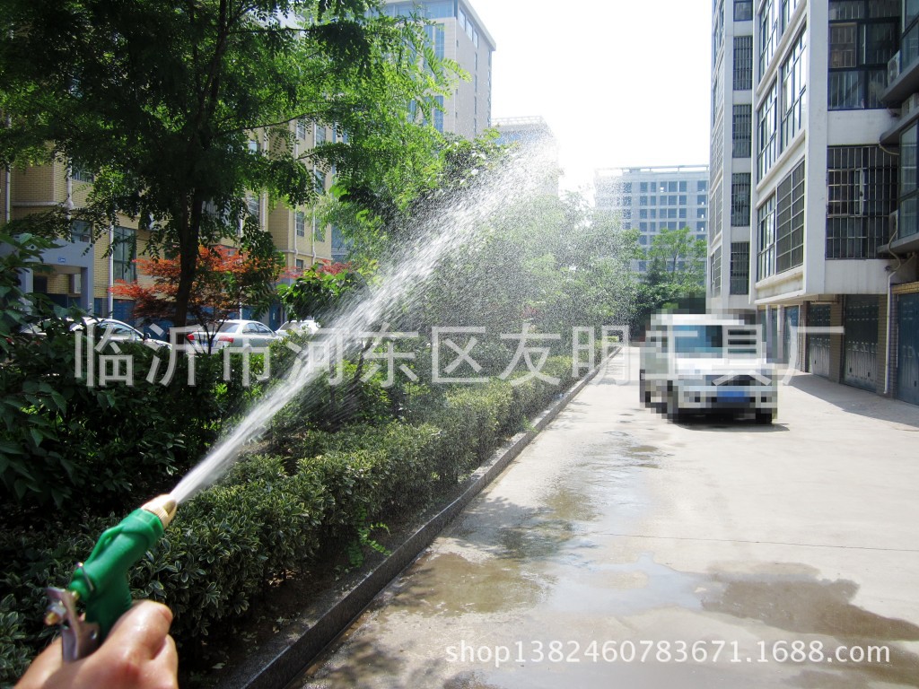 塑料水枪水花6