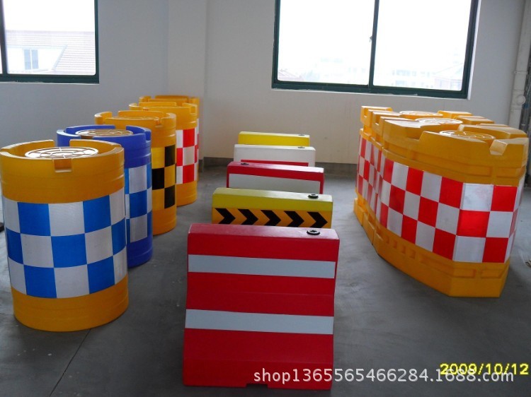 防撞桶。隔离墩，船型防撞墩