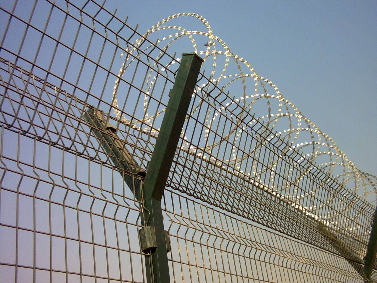 护栏网;锌钢围栏;钢格板;不锈钢烧烤网;异形深加工