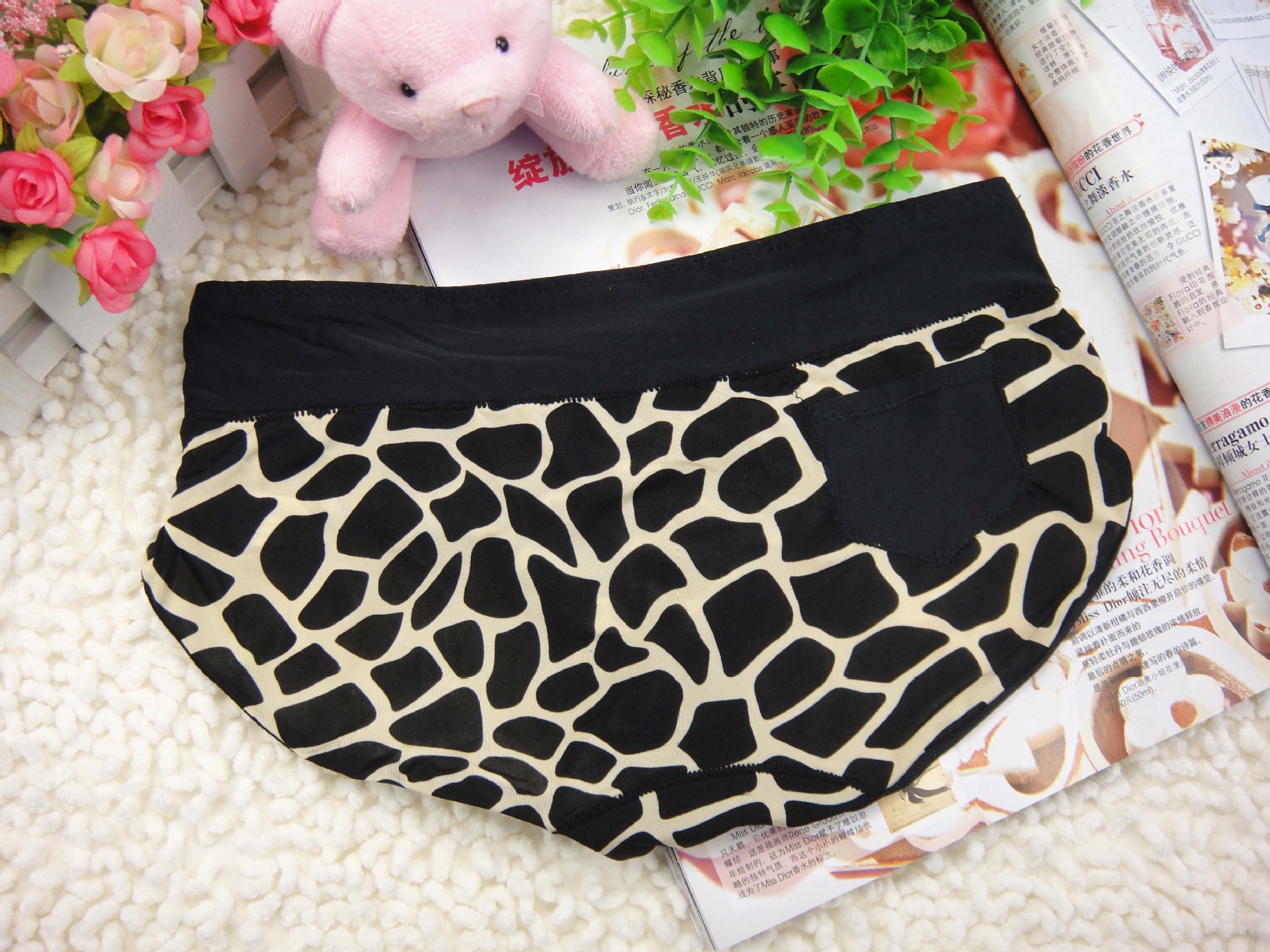 女士内裤-淘宝爆款外贸丝滑无痕牛奶丝<em>少女</em>内