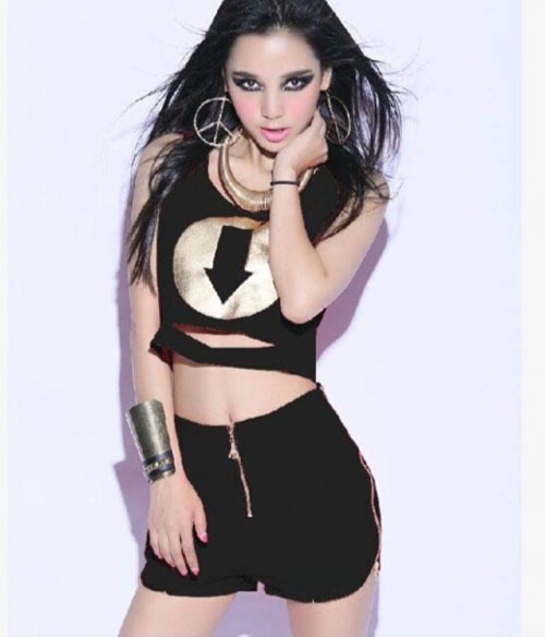 微信代理一件代发<em>红色</em>烫金无袖露肚脐镂空<em>背心</em>