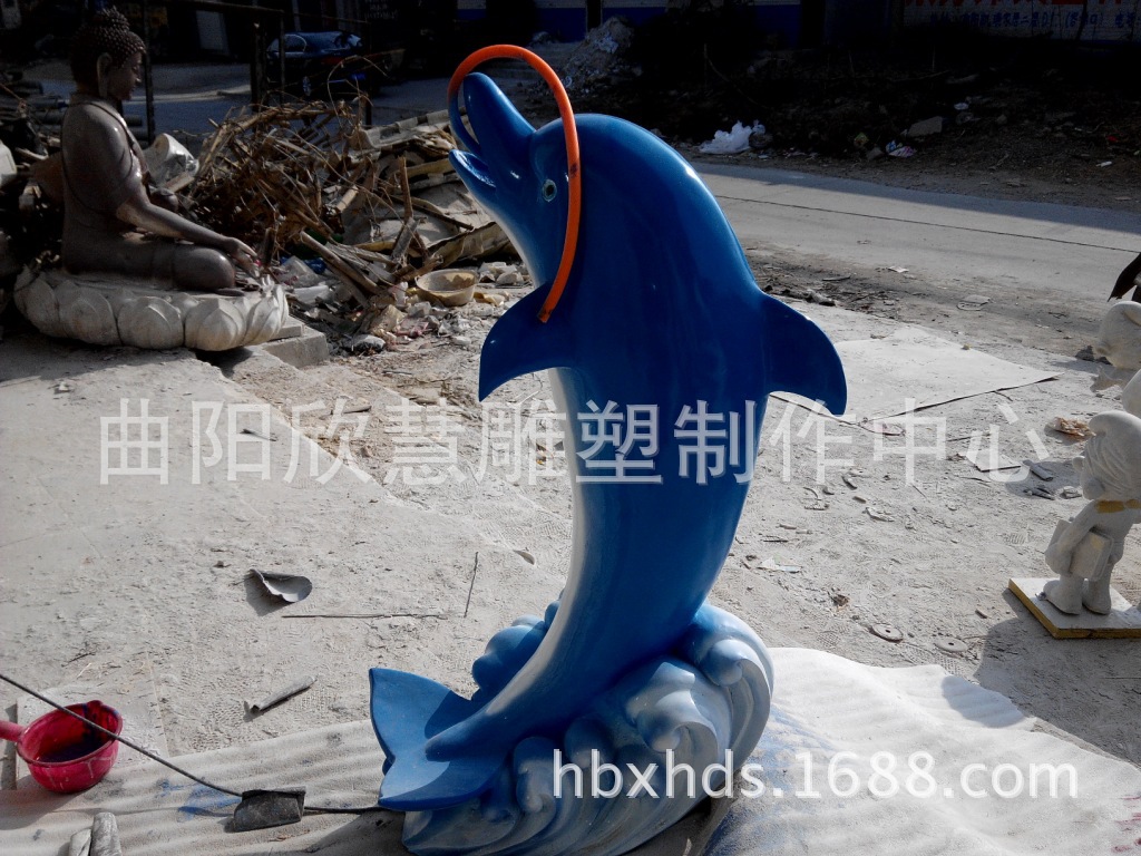 制作玻璃钢喷水海豚雕塑 树脂喷水景观雕塑 海豚模型雕塑