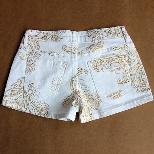 【新款女士<em>白色牛仔短裤</em> 刺绣小熊 <em>外贸原单</em>韩