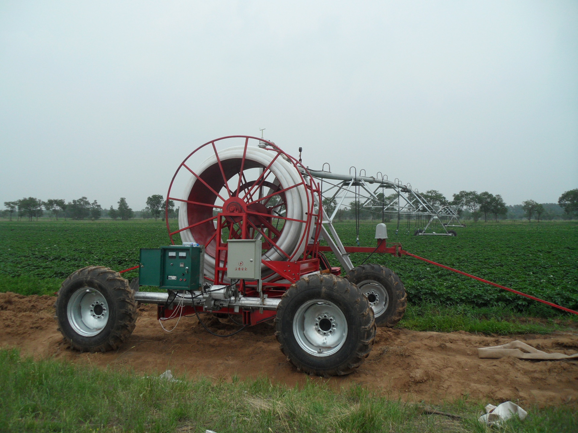 大型喷灌机、平移式喷灌机、节水灌溉设备、膜