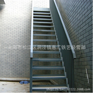 大型企业工业园区仓库室外钢架楼梯和铁楼梯