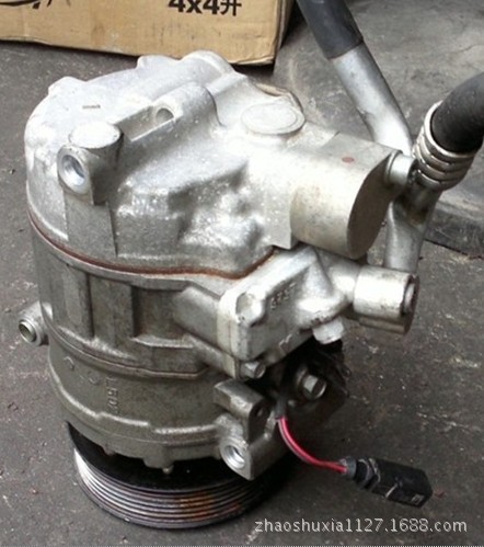 奥迪A4B6冷气泵1