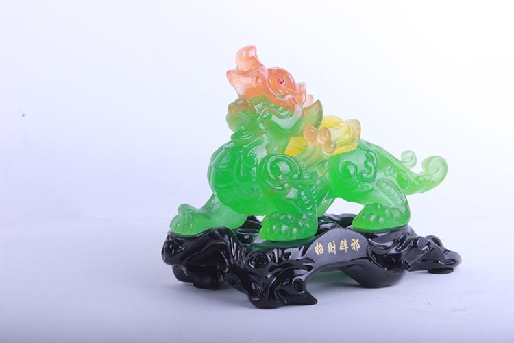 故民间有"一摸貔貅运程旺盛,再摸貔貅财运滚滚,三摸貔貅平步青云"的