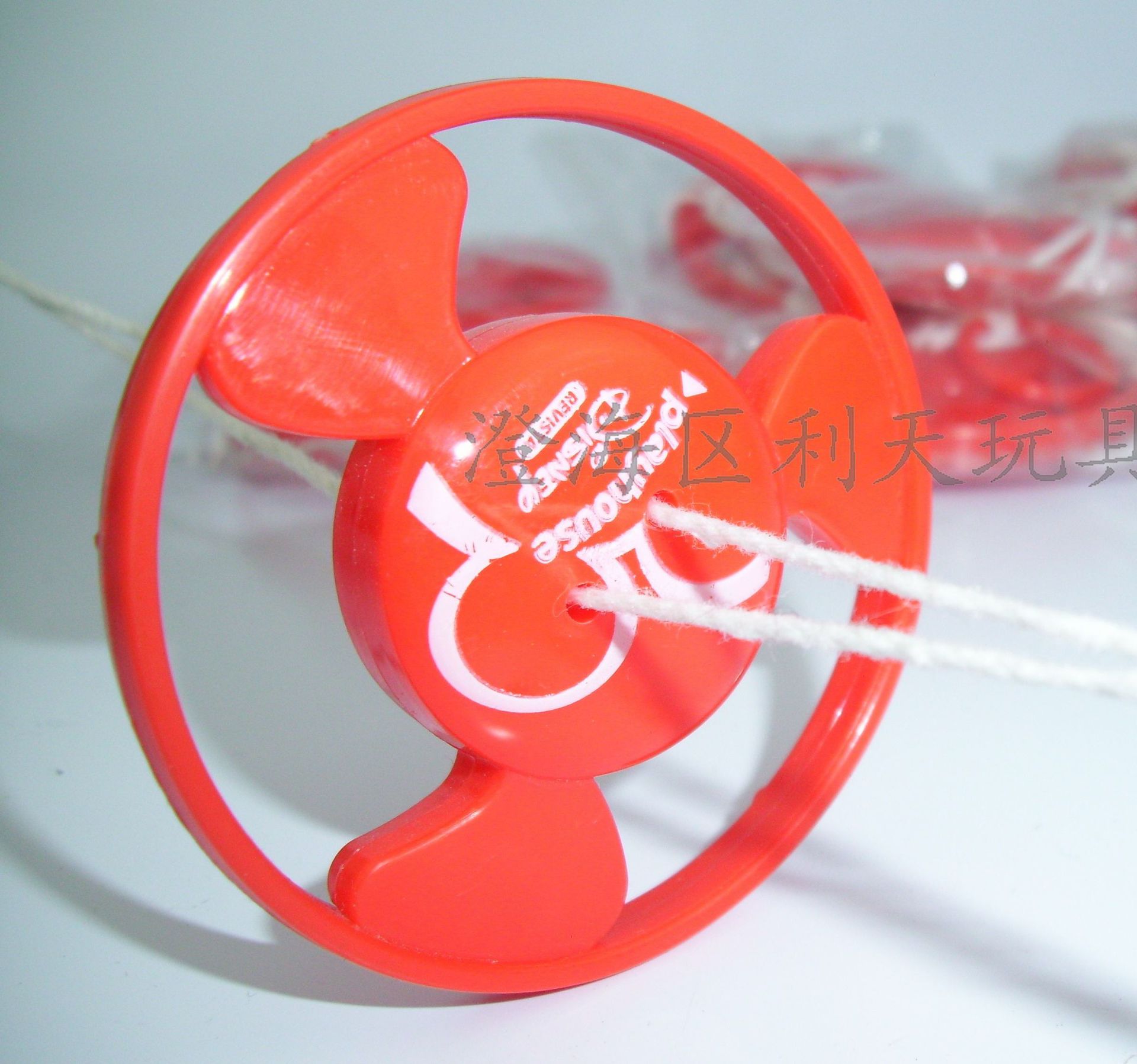 厂家手拉带灯发光闪光飞轮惯性飞转玩具赠品塑料飞碟玩具拉线飞轮