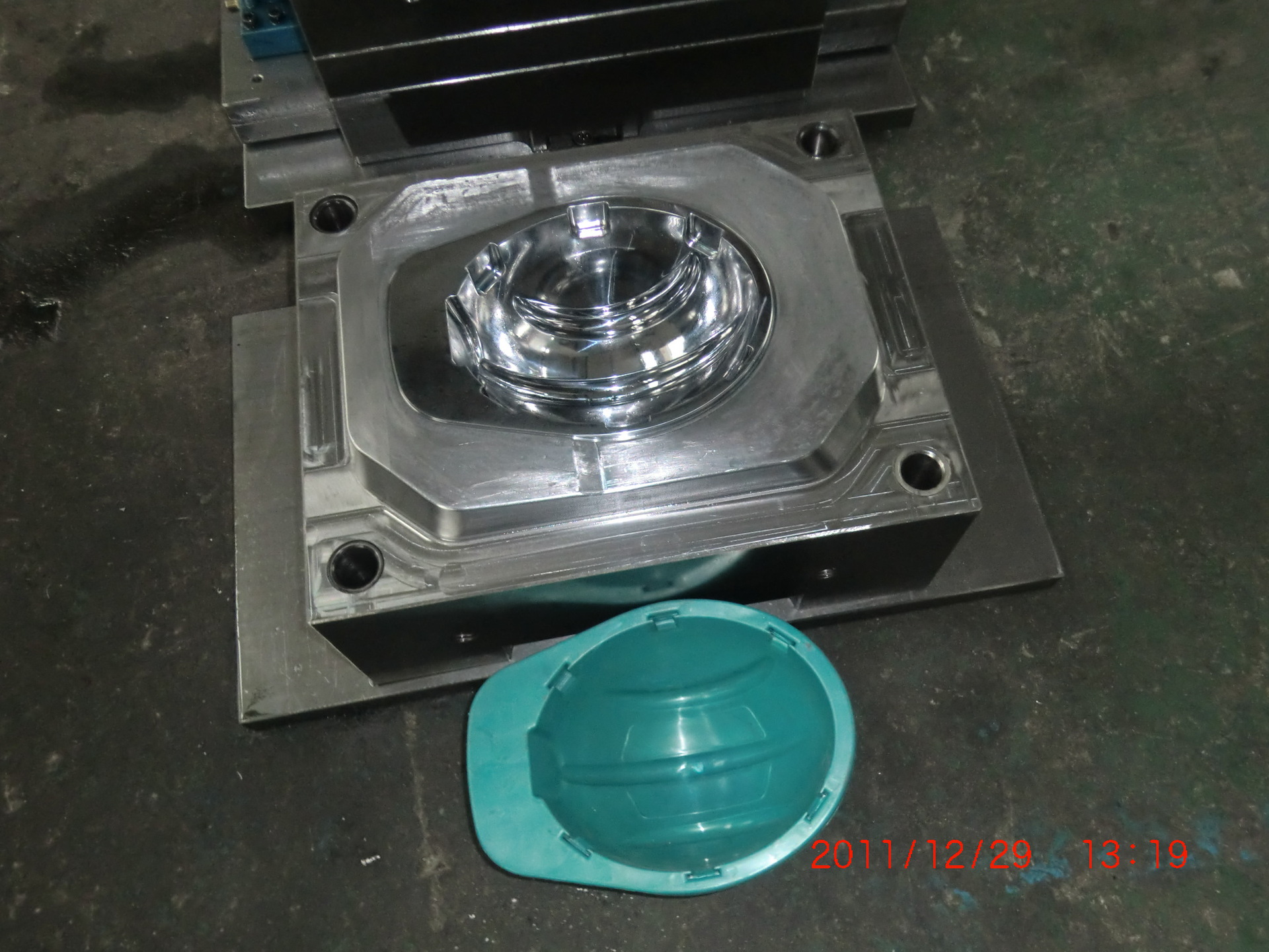 经验丰富制造工地防护 防砸安全头盔塑料模具