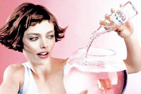 法國(guó)Evian依云正品 純天然礦泉水健康 330ml*24支 玻璃瓶 可批發(fā)