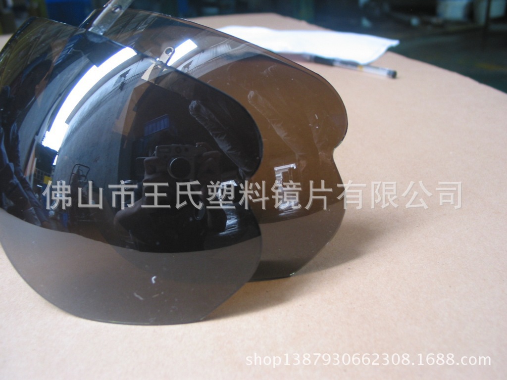 供应摩托车头盔防雾,防紫外线镜片,各款颜色镜