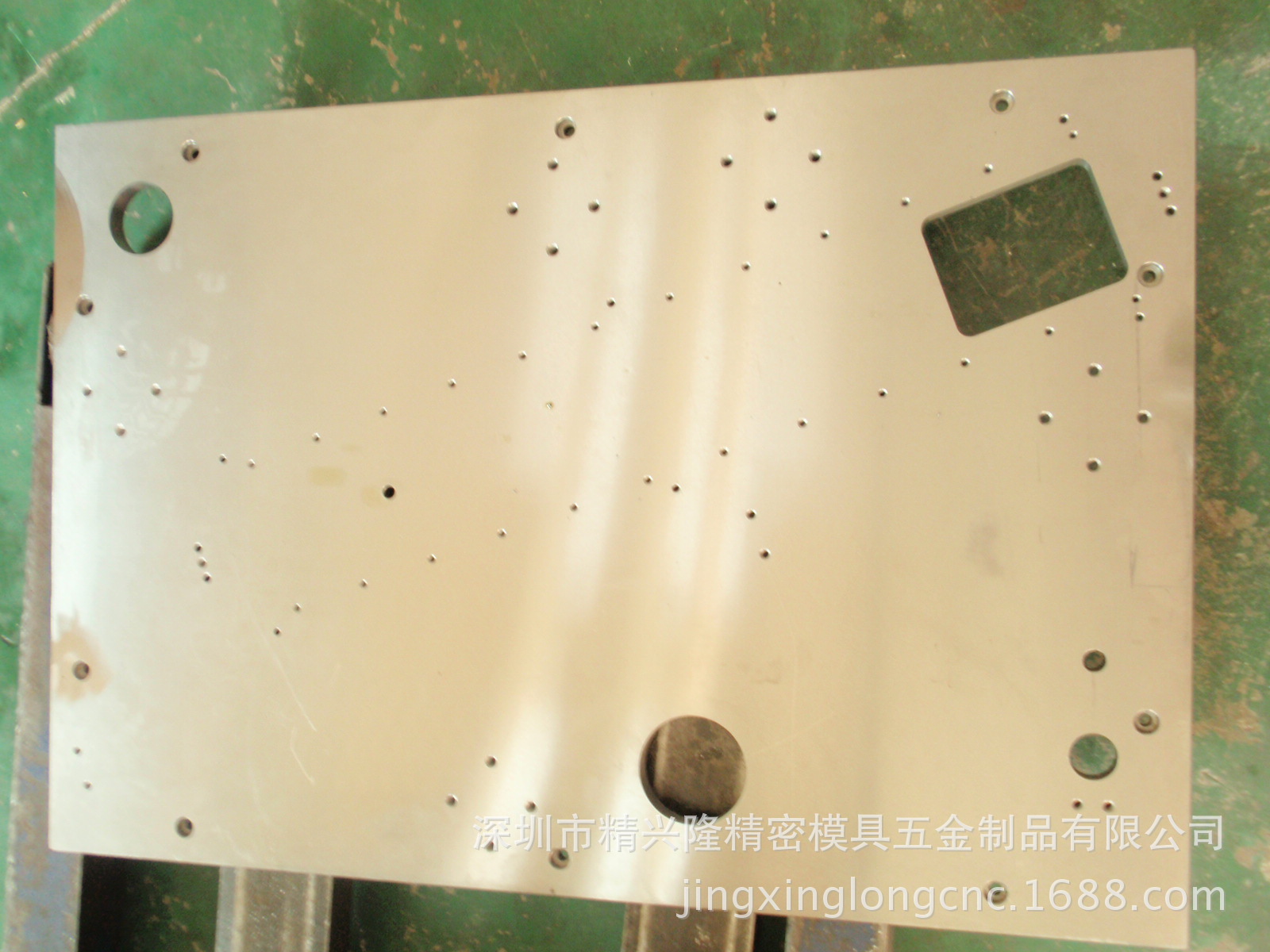 提供五金产品手钣定制加工，机械配件盖板