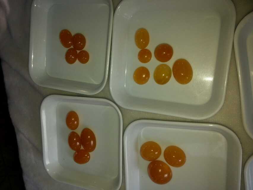 缅甸种老水色好正老种鸡油黄隐晶玉质上乘戒面黄龙玉