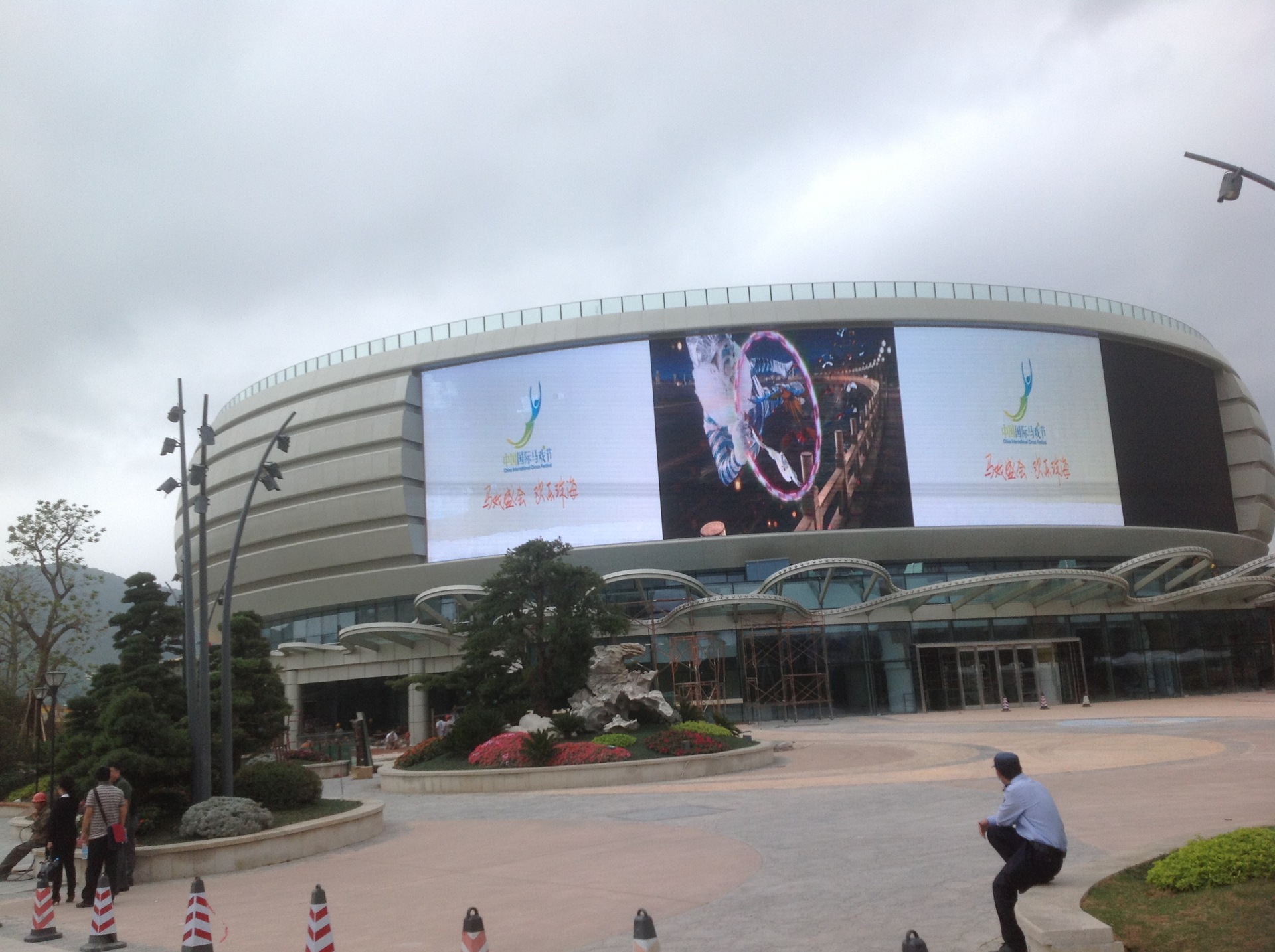 珠海长隆海洋世界马戏馆户外LED显示屏不锈钢结构1