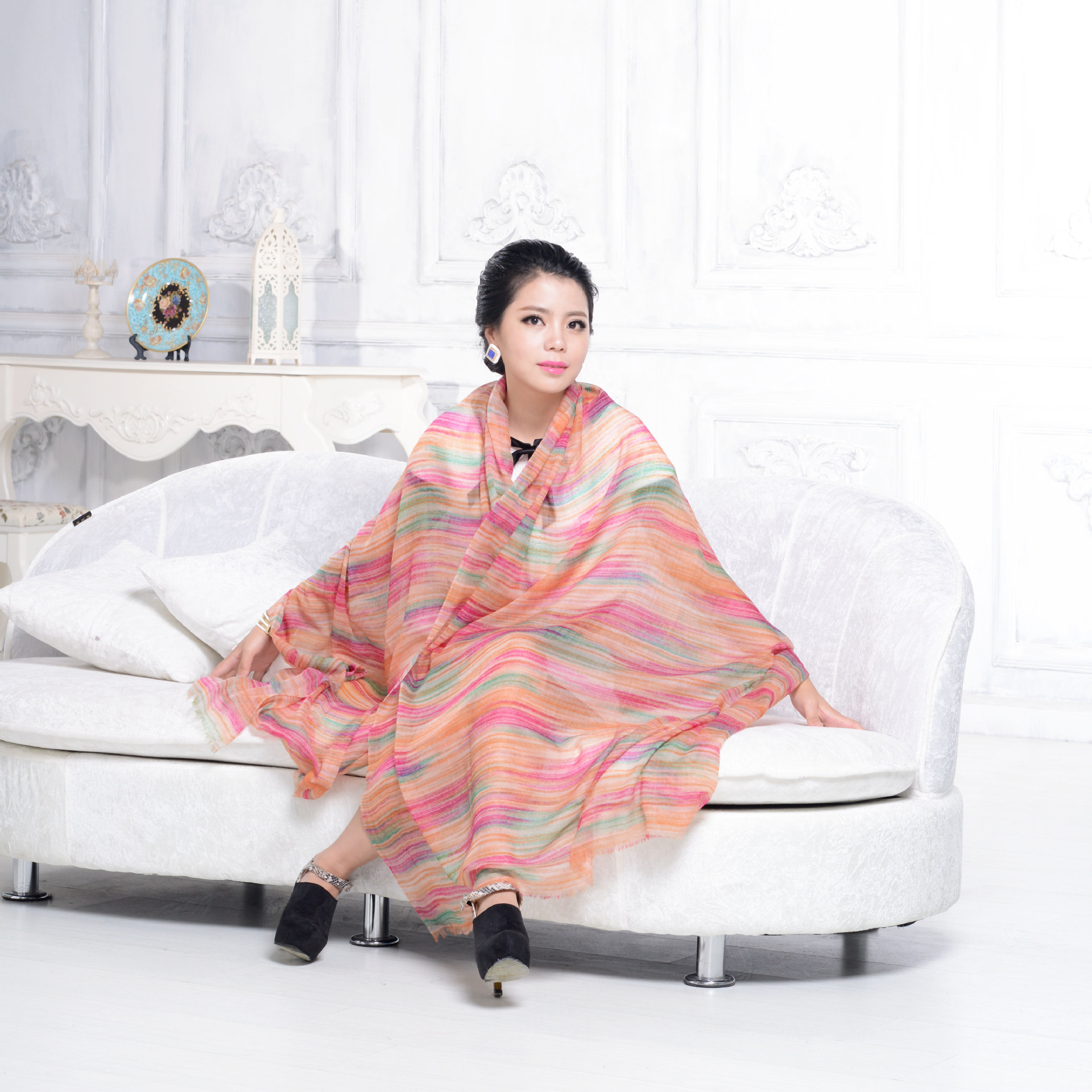 五彩缤纷<em>羊绒围巾 女</em> 正品秋冬百搭时尚渐变3