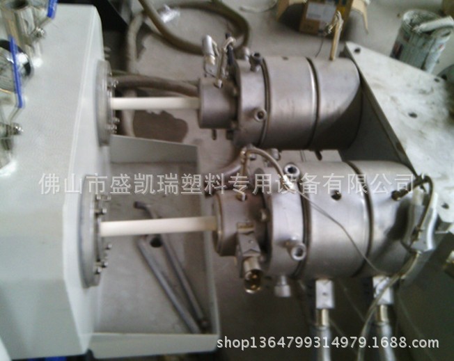 一出二套管模具